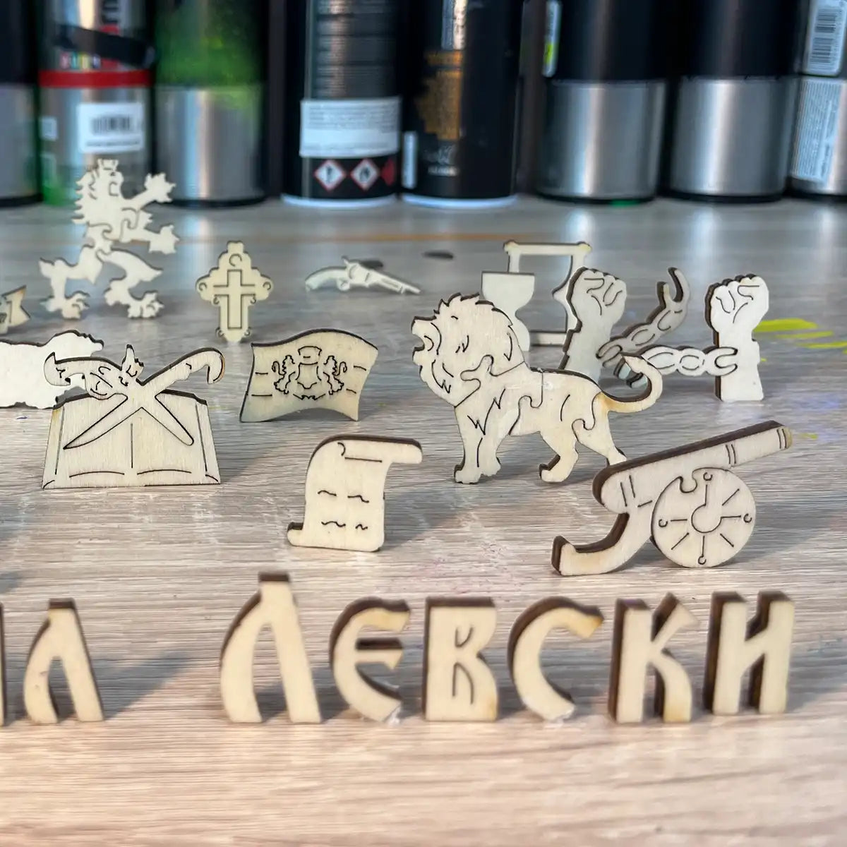 Дървен пъзел с лика на Васил Левски - 350 части